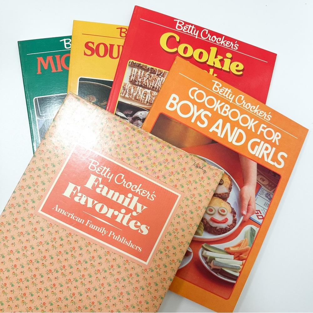 Vintage 1987 Betty Crocker's Family Favorites Set of 4